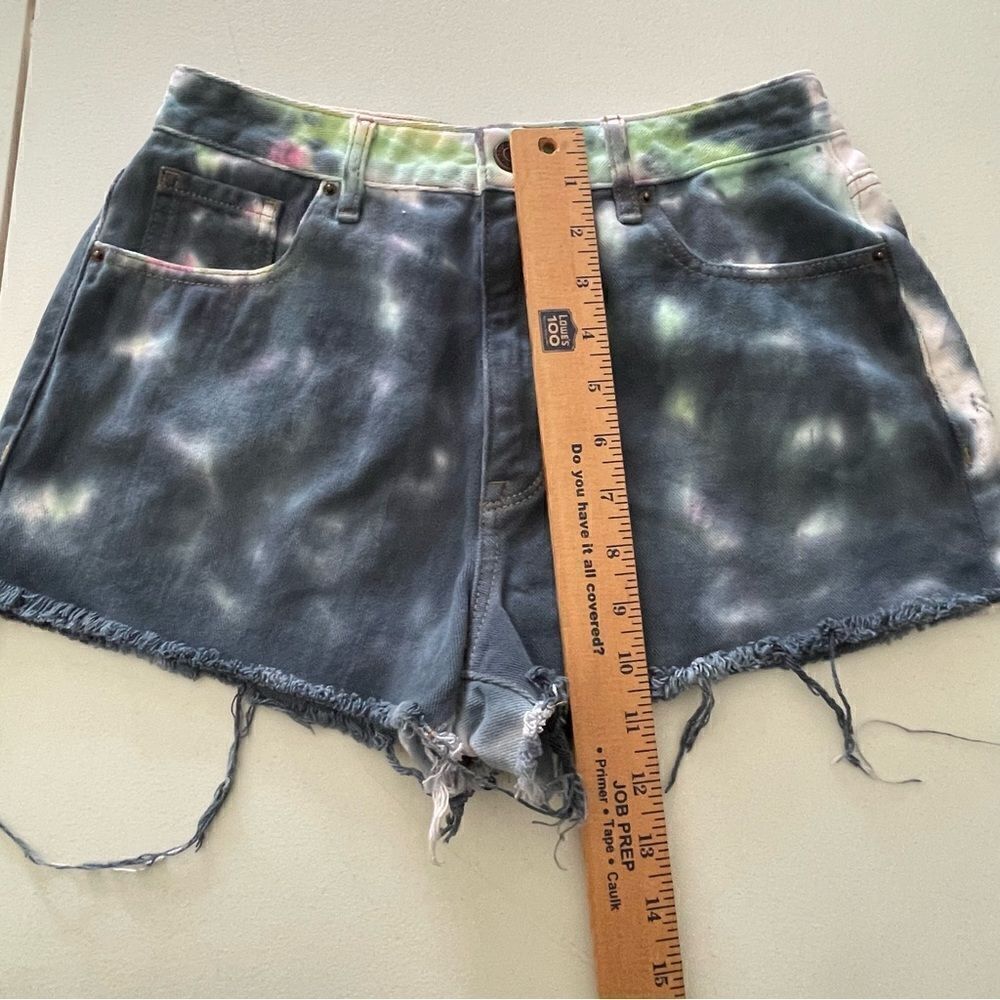 PacSun High Rise Festival Cutoff Denim Shorts Tie Dye Size 26 - Picture 9 of 9